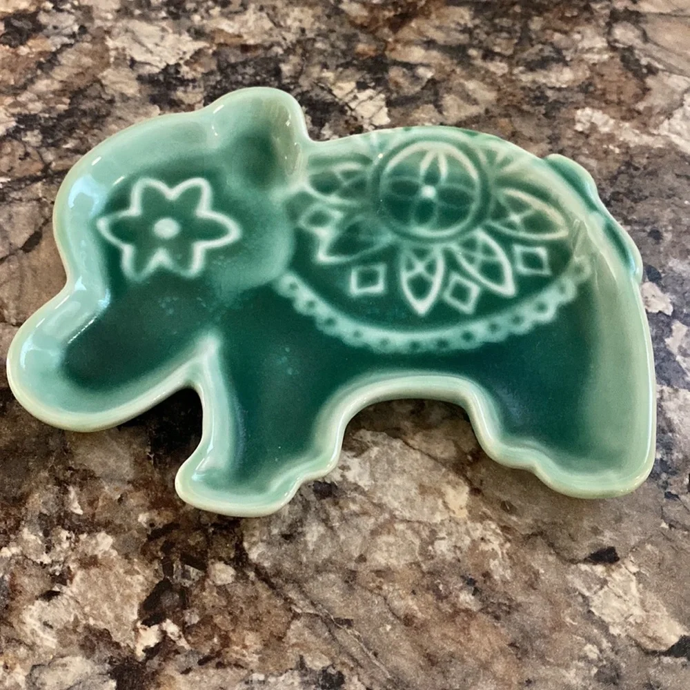 Vintage Pier 1 Style Green Elephant Trinket Dish Jewelry Tray 6”.